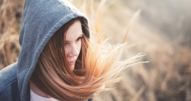 戴珍珠耳环的少女